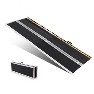 VEVOR Tragbare Rollstuhlrampe, 2,13 m, 363 kg Tragkraft, rutschfeste Aluminium-Klappschwellenrampe, faltbare Rollstuhlrampe für Mobilitätsroller, Behindertenrampe für Hausstufen, Treppen, Türen, Bords VEVOR Tragbare Rollstuhlrampe, 2,13 m, 363 kg Tragkraft, rutschfeste Aluminium-Klappschwellenrampe, faltbare Rollstuhlrampe für Mobilitätsroller, Behindertenrampe für Hausstufen, Treppen, Türen, Bords