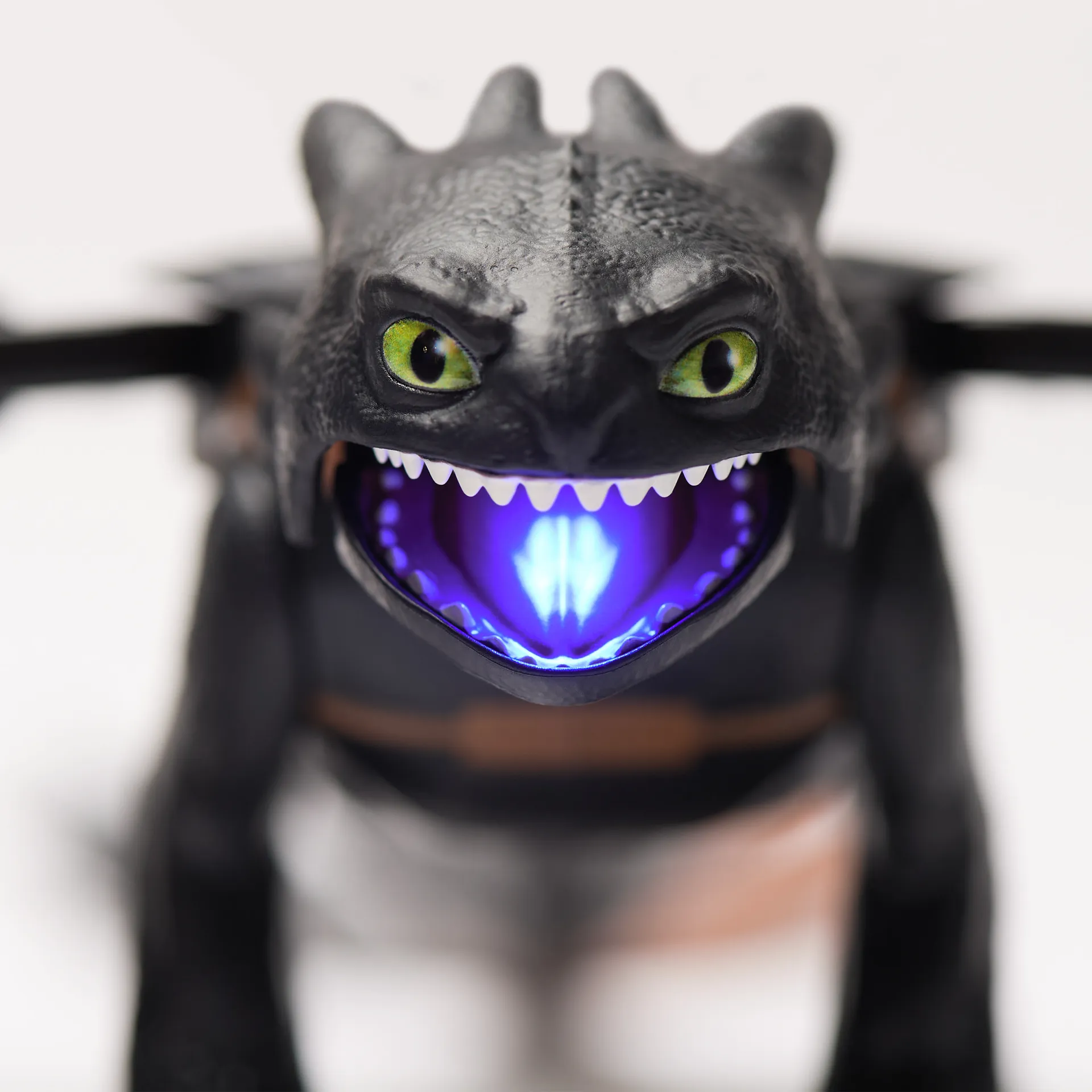 How to train your dragon Drachenzähmen leicht gemacht - Plasma Blast Ohnezahn, 51cm lange Drachenfigur mit Licht- und Soundeffekten – Bild 5