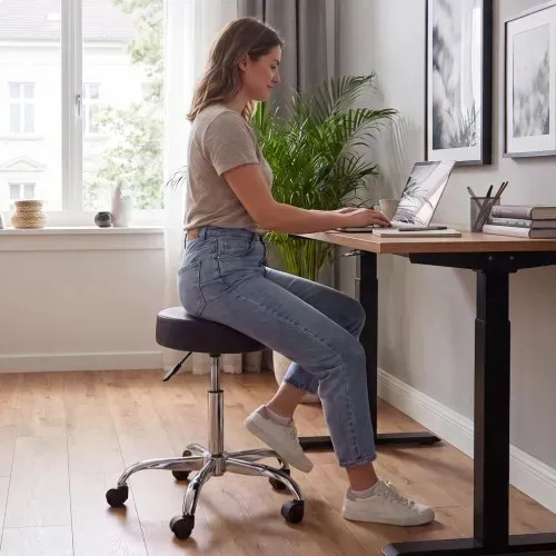 VEVOR Rollhocker 226,8 kg, Bürohocker mit PU-Rolle, Drehhocker Höhenverstellbar, Ergonomischer Sitz aus PU-Leder mit Dicker Polsterung, 360° Drehbar, für Salon, Klinik & Arztpraxis, 2er-Set – Bild 7