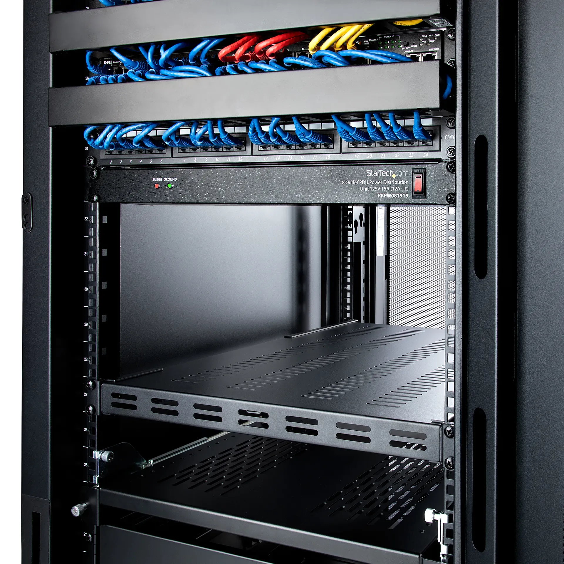 StarTech.com 1 HE Verstellbares Belüftetes Rack Fachboden - 150 kg - Verstellbare Einbautiefe 49,5 bis 97,4 cm - Universales Ablagefach für 19 Zoll AV, Netzwerk und Belüftetes Racks/Schränke - 70 cm tief – Bild 7