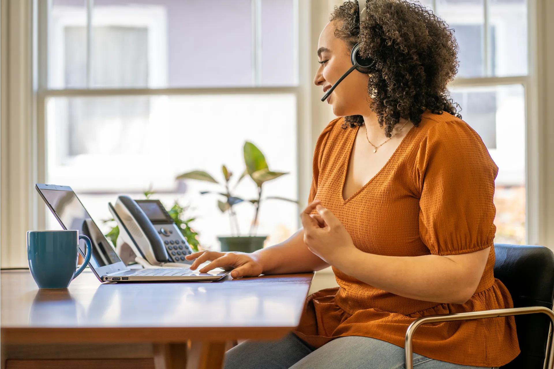 Poly Voyager 4320 USB-C Headset +BT700 Dongle, für Microsoft Teams zertifiziert – Bild 4