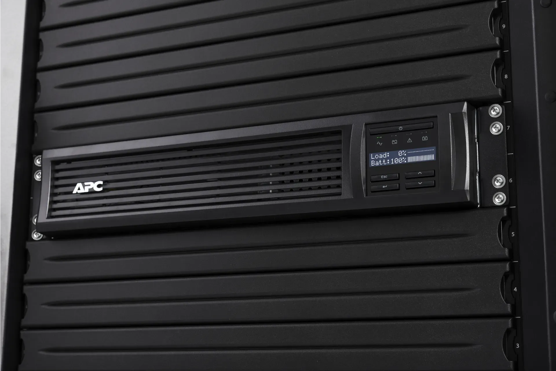 APC Smart-UPS SMT2200RMI2UC – 8x C13, 1x C19, USB, Rack-montierbar, SmartConnect, 2200VA – Bild 7