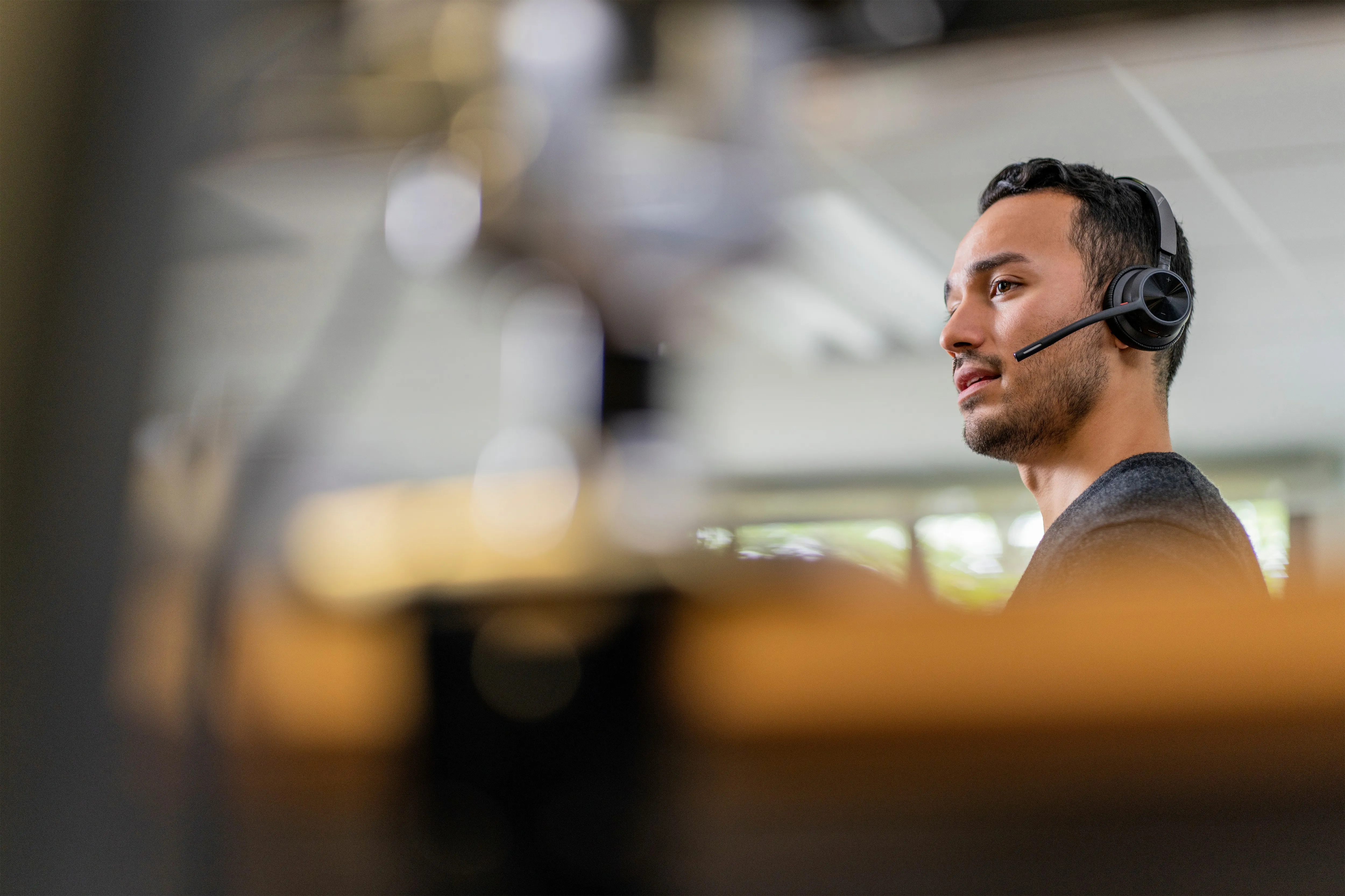 HP Poly Voyager 4320 USB-C Headset +BT700 Dongle, für Microsoft Teams zertifiziert – Bild 2