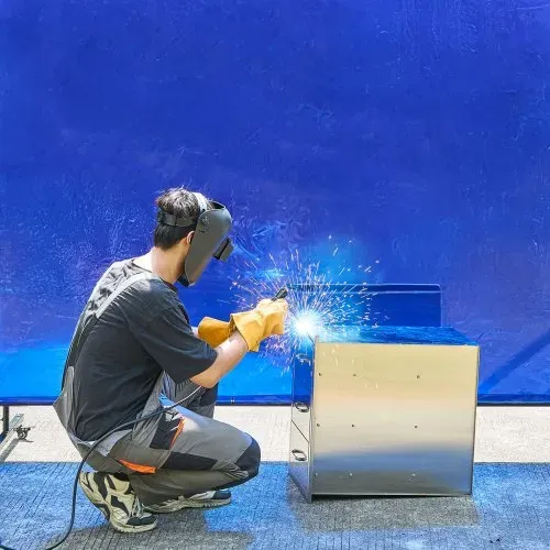 VEVOR Schweißvorhang, 1740x2340 mm Schweißschutzwand, flammhemmende Vinyl-Schweißschutzwand mit feststellbaren Schwenkrädern und 6-stufigem UV-Schutz für Werkstatt-/Industrieeinsatz, Blau – Bild 7