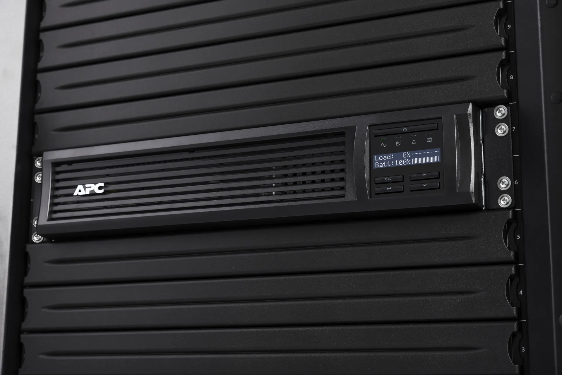 APC Smart-UPS SMT2200RMI2UC – 8x C13, 1x C19, USB, Rack-montierbar, SmartConnect, 2200VA – Bild 7