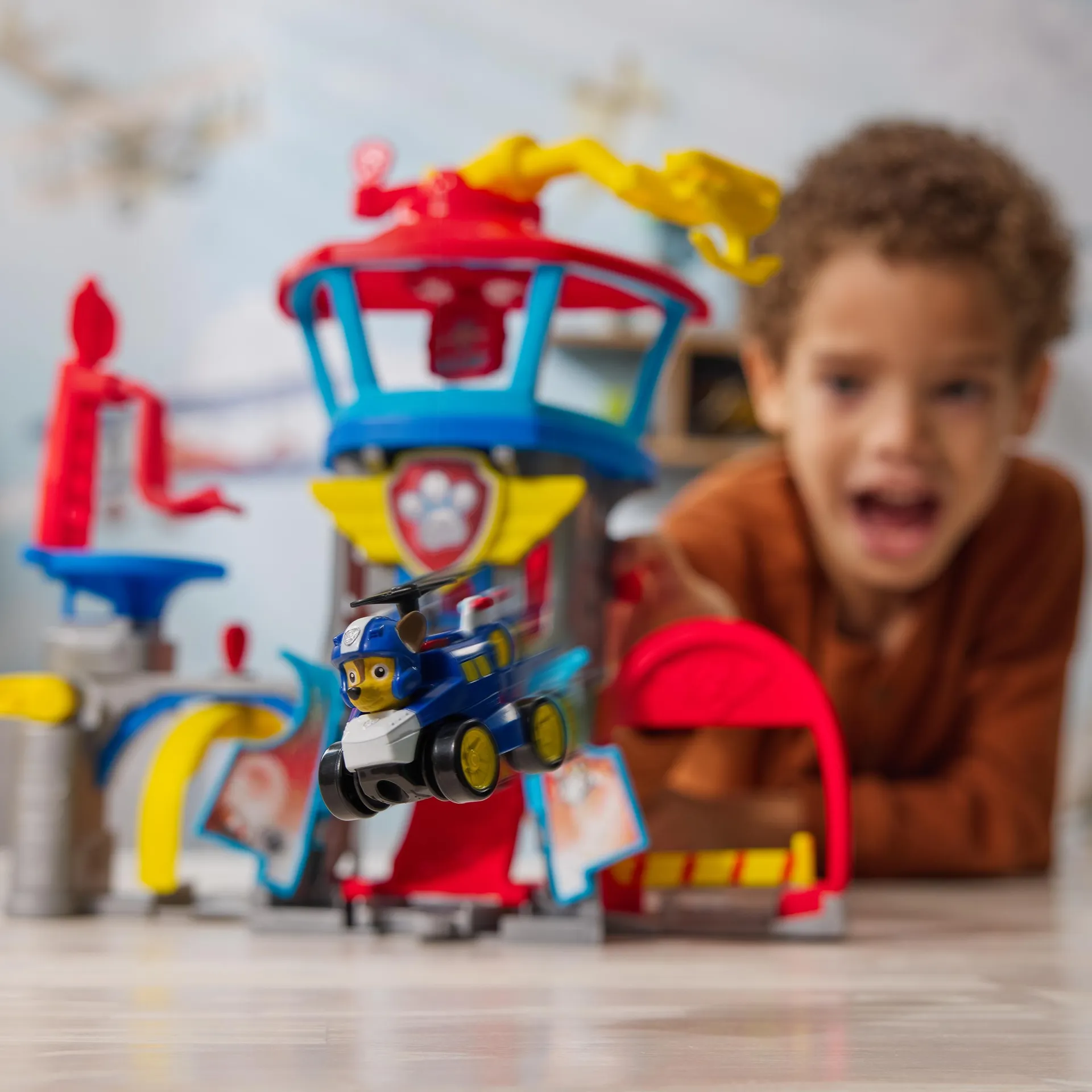 PAW Patrol Air Rescue - Pup Squad Flughafen Tower mit Fahrzeugstarter, Chase-Pup Squad Racer und Bürgermeister-Figur – Bild 4