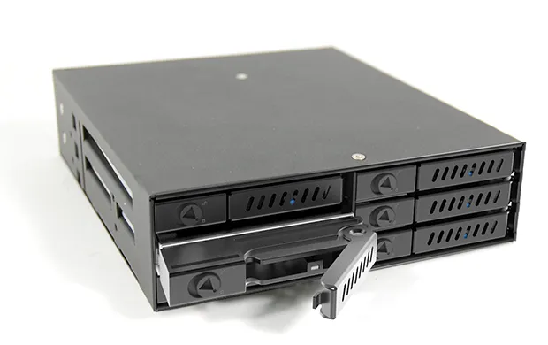 Chieftec CMR-625 Hard Drive Backplane Schwarz – Bild 3