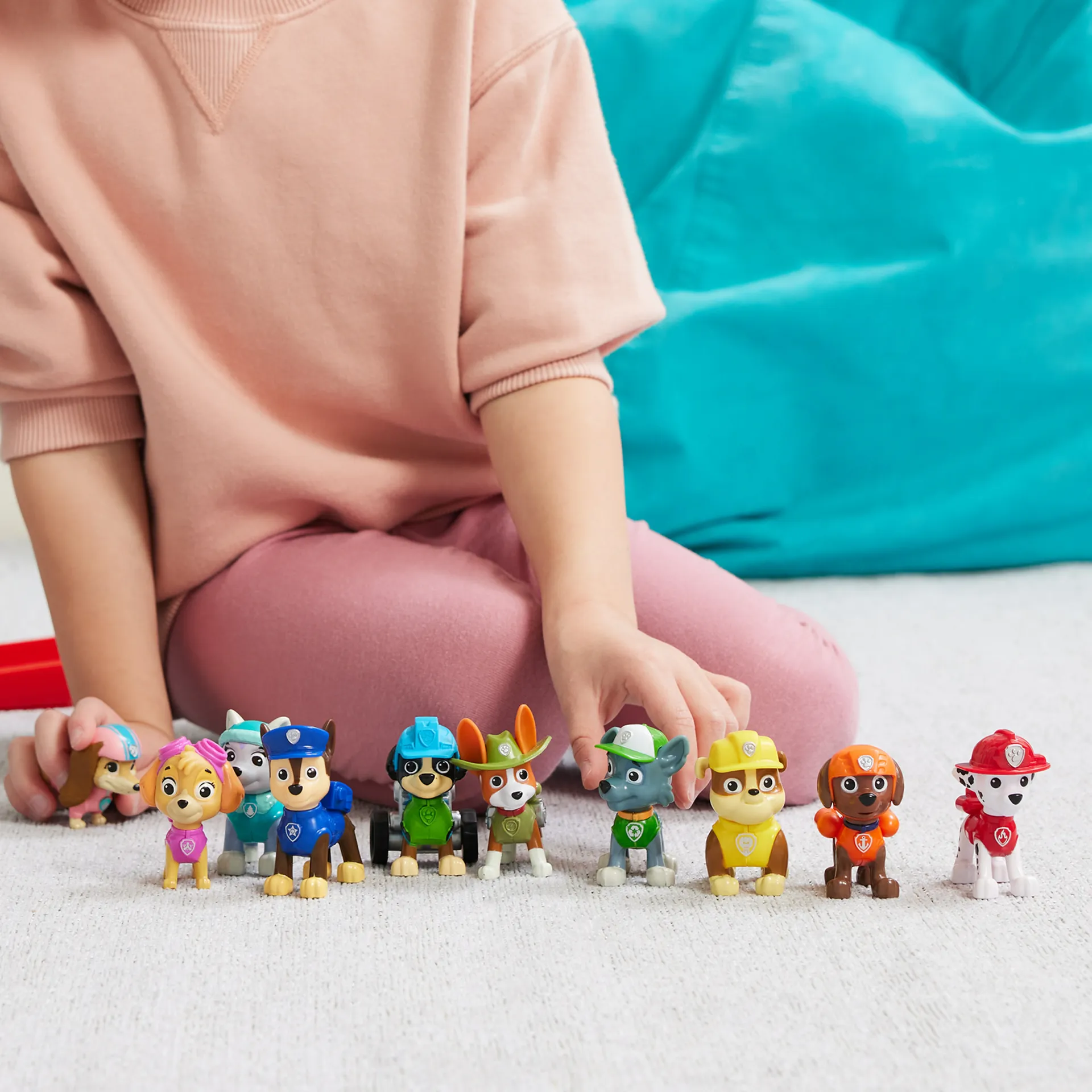 PAW Patrol – Action Pups Geschenkset mit 10 Hundefiguren zum Sammeln, alle Hauptcharaktere in Uniform mit Werkzeug, für Kinder ab 3 Jahren. – Bild 6