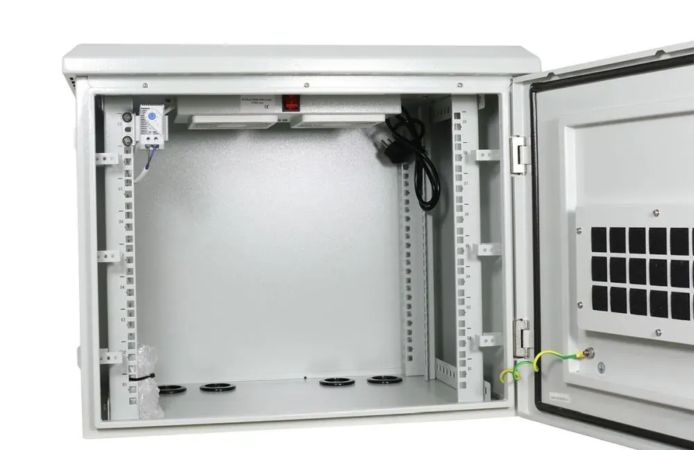ALLNET 19"Wandgehäuse, 9HE, T638mm, Lichtgrau, IP55, SO-Serie, incl. 4-Fach Lüftereinheit – Bild 4