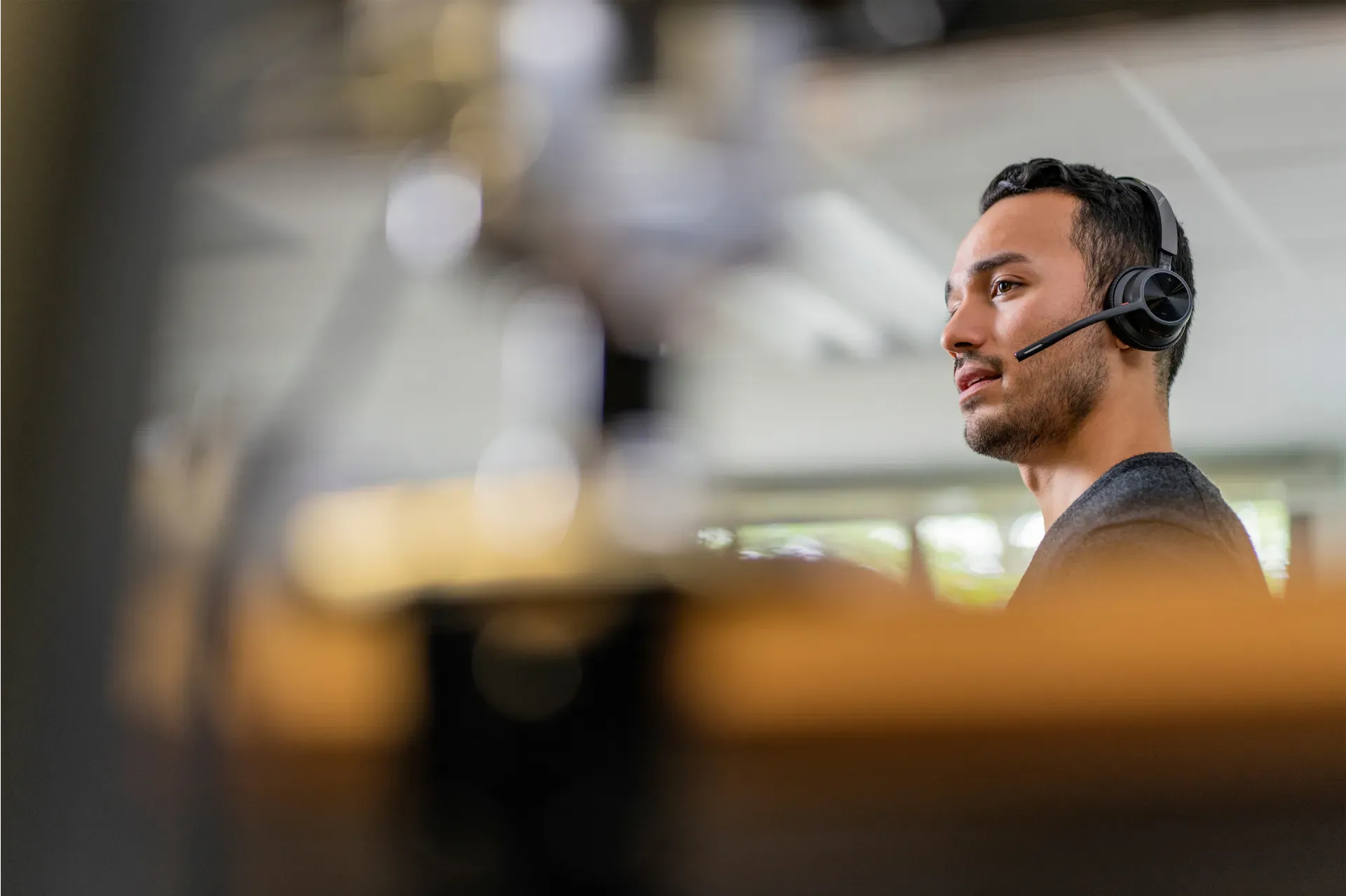 HP Poly Voyager 4320 USB-C Headset +BT700 Dongle, für Microsoft Teams zertifiziert – Bild 2