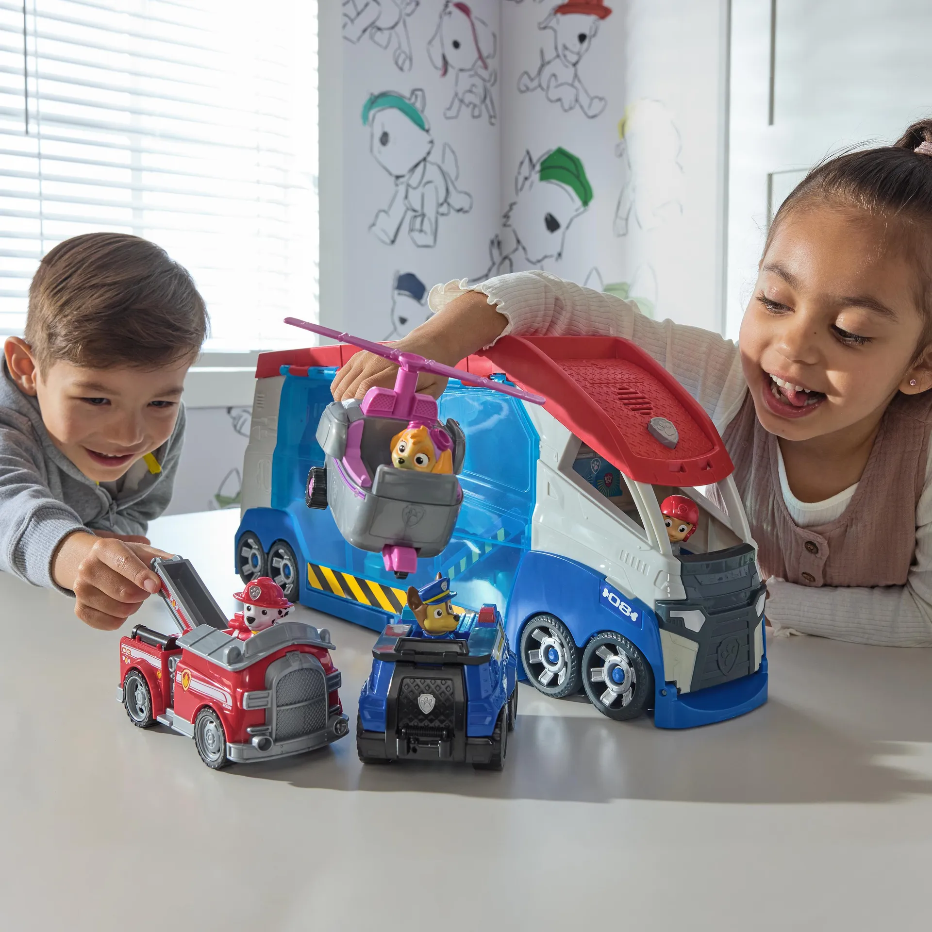 PAW Patrol - Launch'n Rescue Patroller, Teamfahrzeug 55,8 cm, mit Ryder-Figur und Quad-Basisfahrzeug, Doppel-Startkatapult und Geräuscheffekte, Platz für 6 Fahrzeuge, ab 3 Jahren – Bild 2