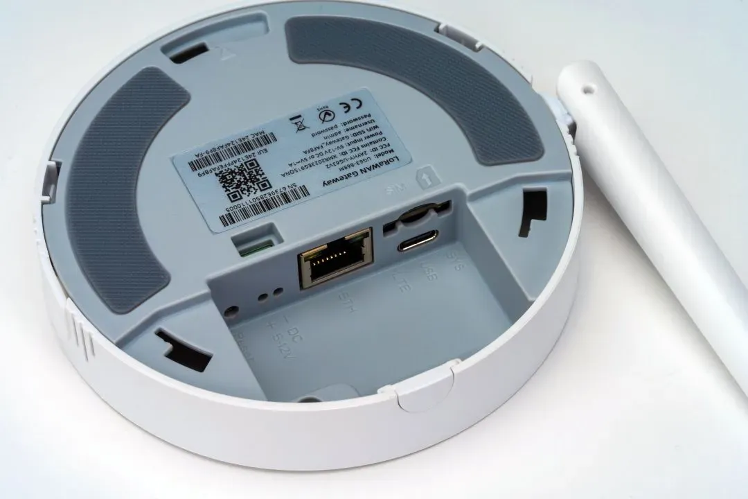 Milesight IoT Mini LoRaWAN® Gateway, UG63-868M-PoE Splitter V2 – Bild 2