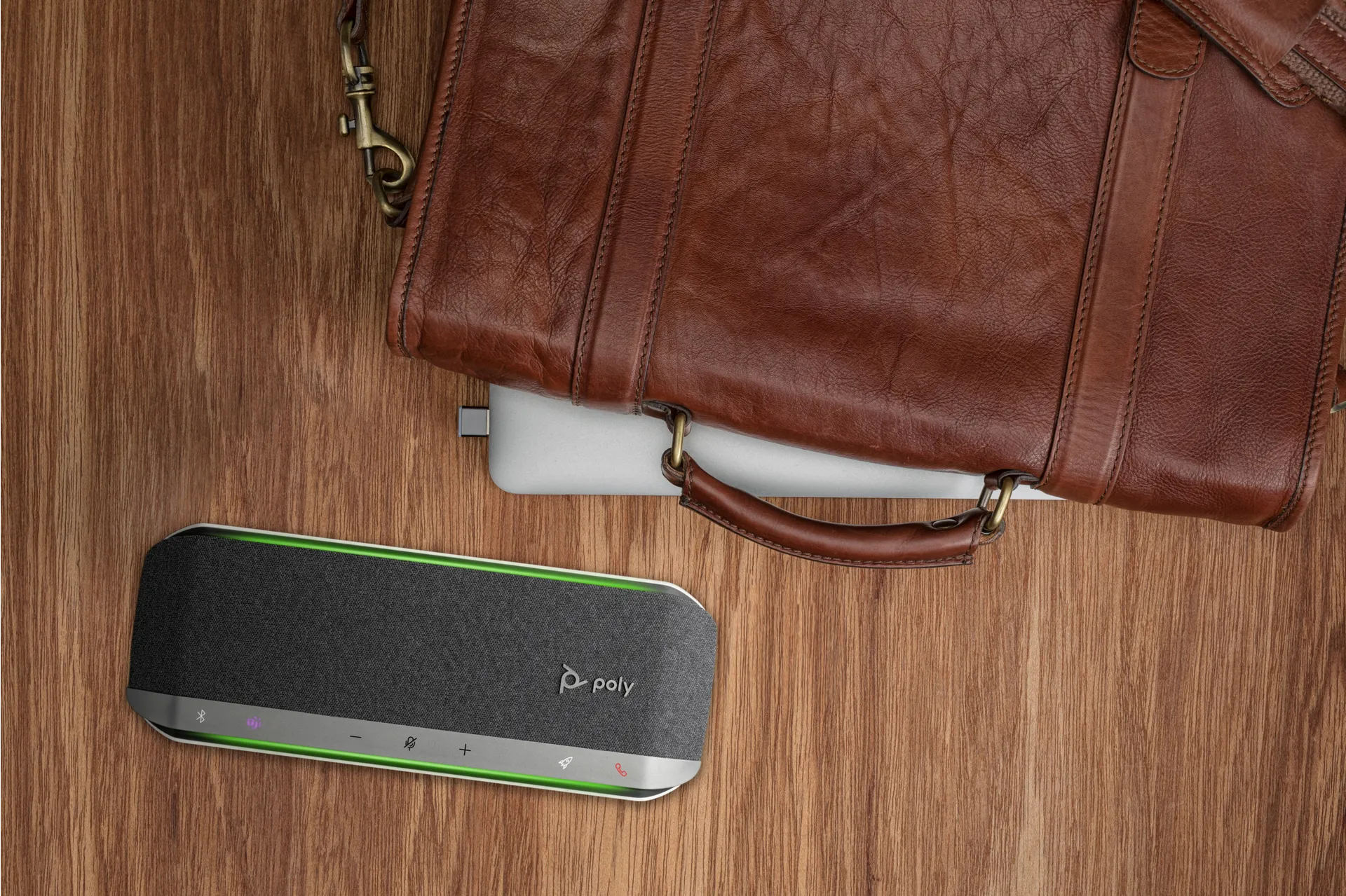 HP Poly Sync 40+ für Microsoft Teams zertifiziertes USB-A-USB-C-Speakerphone +BT700 USB-A-Adapter HP Poly Sync 40+ für Microsoft Teams zertifiziertes USB-A-USB-C-Speakerphone +BT700 USB-A-Adapter