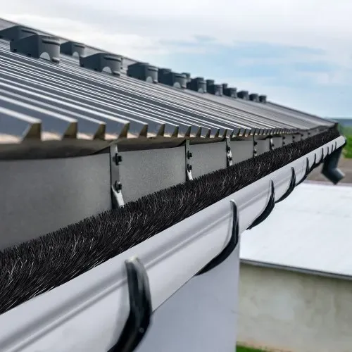 VEVOR Dachrinnenbürste, 24,4m Gesamtlänge, φ110m, Dachrinnenreinigungswerkzeug, bodennahe Dachrinnenbürste, Laubschutz für 12,7cm Dachrinnen, entfernt mühelos Blätter und Schmutz vom Dach, 27er-Set – Bild 7