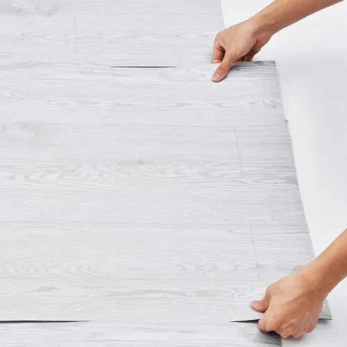 VEVOR Selbstklebende Vinyl-Bodenfliesen 990 x 60 cm, 1,5 mm dick, abziehen und aufkleben, hellgraue Holzmaserung, DIY-Bodenbelag für Küche, Esszimmer, Schlafzimmer und Badezimmer – Bild 9