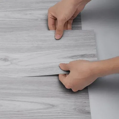 VEVOR Selbstklebende Vinyl-Bodenfliesen, 91,4 x 15,2 cm, 20 Stk., 0,62 mm dick, abziehen und aufkleben, hellgraue Holzmaserung, DIY-Bodenbelag für Küche, Esszimmer, Schlafzimmer und Badezimmer – Bild 9