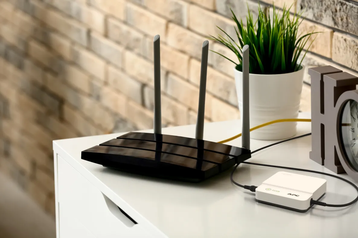 APC Mini-USV CP12036LI - USV 12 V DC, 36 W, Li-Ion, schützt WLAN, Router, IP-Kameras usw – Bild 2