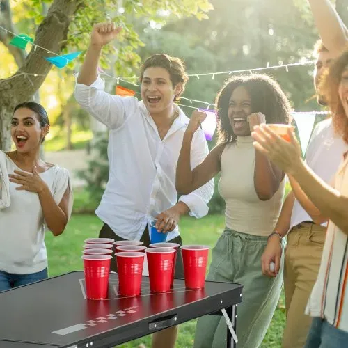 VEVOR Klappbarer Bierpong-Tisch 2,4 x 0,6 x 0,9 m mit 6 Tischtennisbällen, Faltbarer Beer-Pong-Tisch Tragbar mit Tragegriffen, Ideal für Büro, Grillpartys, Reisen und Camping, Schwarz – Bild 7