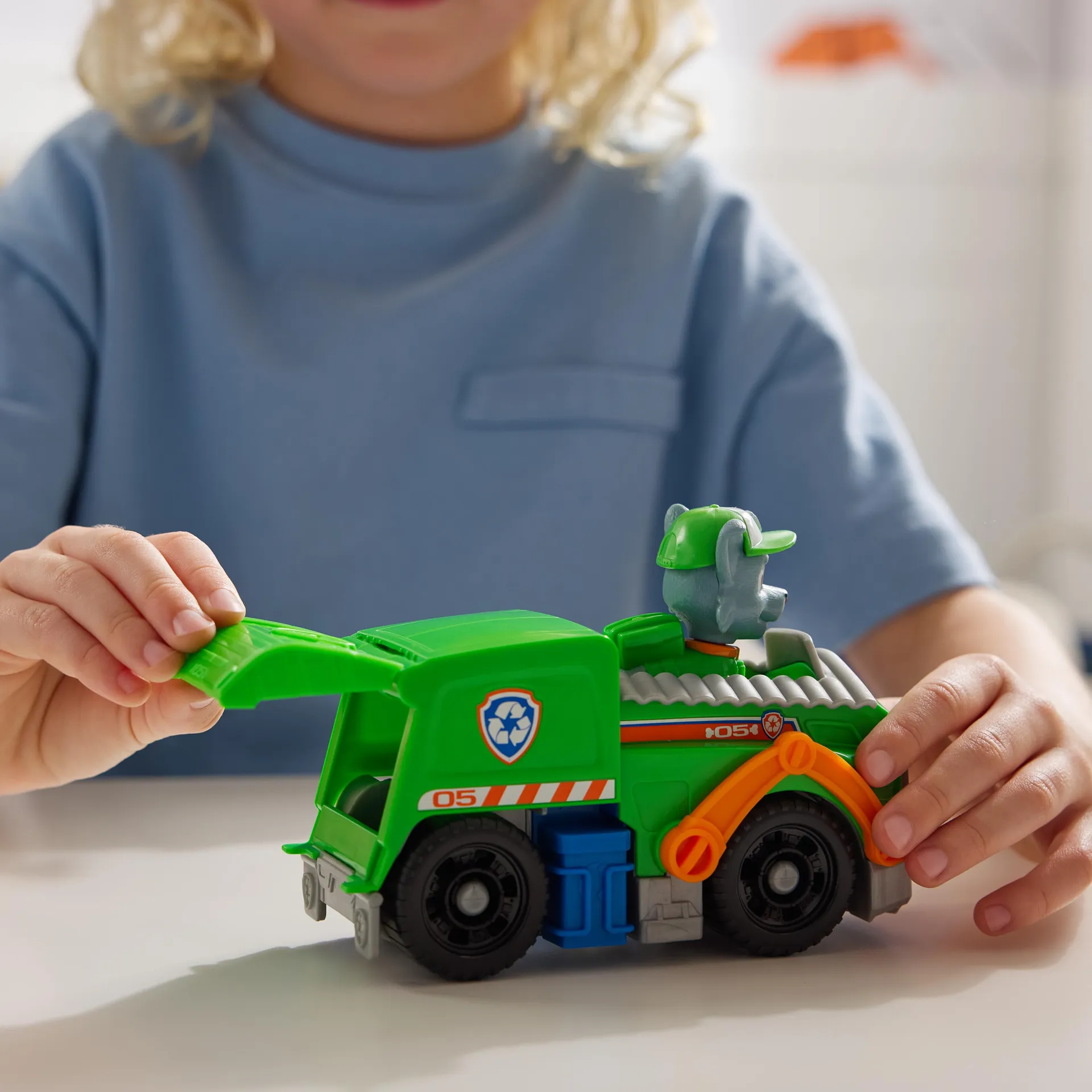 PAW Patrol Rocky-Figur mit Recycling-Truck, stabiles Basis-Fahrzeug (2025), authentisches Spielzeug zur Serie für Kinder ab 3 Jahren – Bild 4
