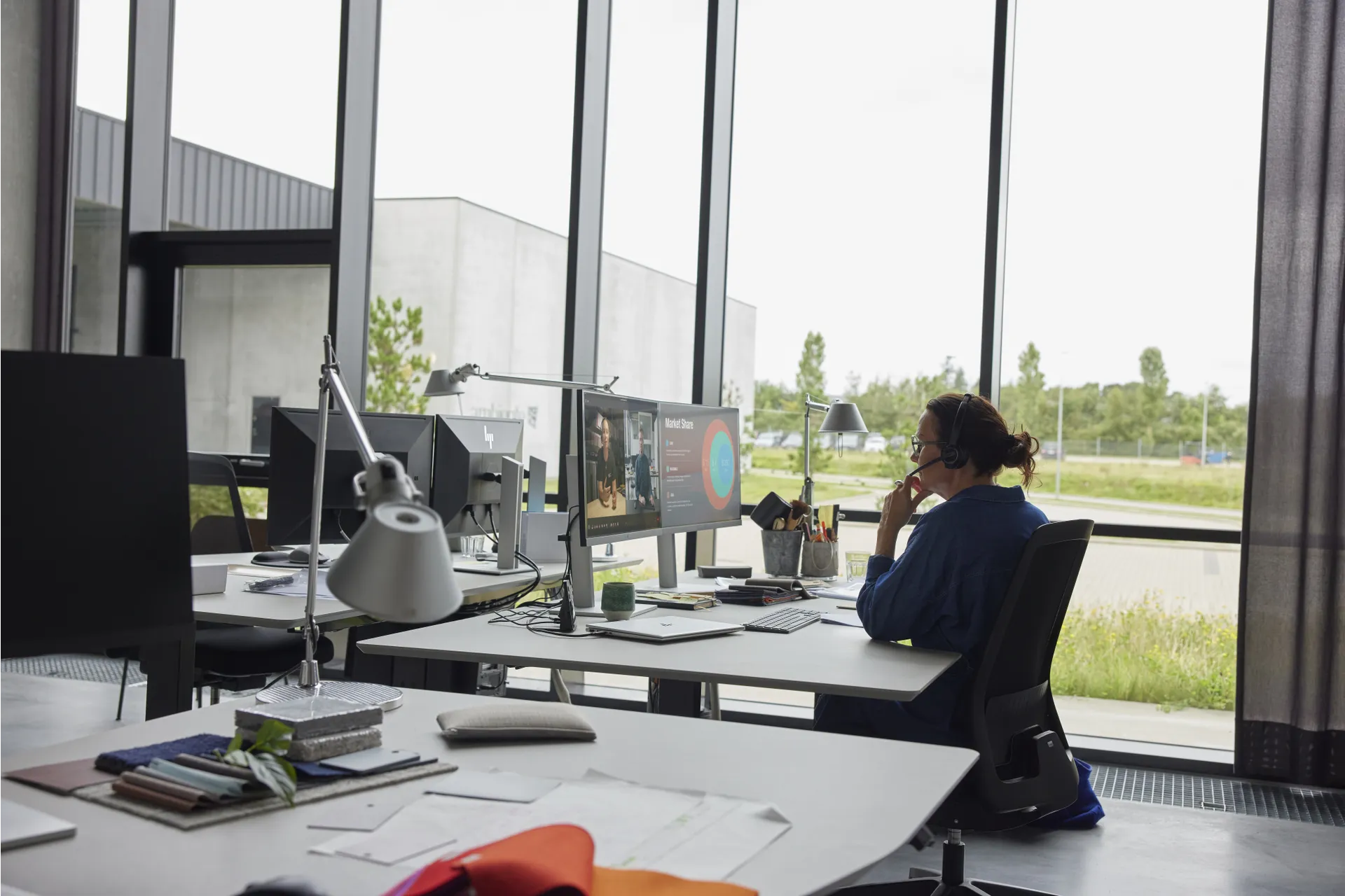 HP Poly Savi 8420 Office DECT 1880-1900 MHz Stereo-Headset, für Microsoft Teams zertifiziert – Bild 3