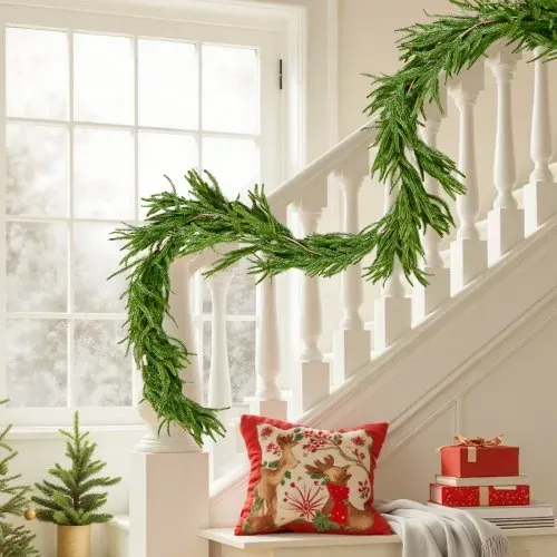 VEVOR Weihnachtsgirlande, 2750 mm, realistische Norfolk-Kieferngirlande, Tannengirlande, künstliche Grüngirlanden, für Weihnachtsdeko im Innen- & Außenbereich auf Tisch, Kaminsims und Kamin – Bild 7
