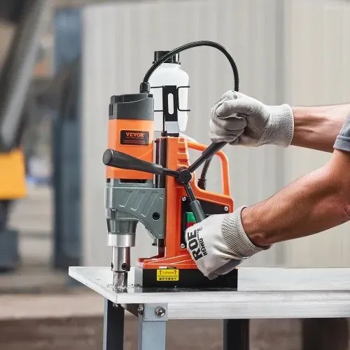 VEVOR Profi Kernbohrmaschine Magnetbohrmaschine Magnetkraft 12500 N, 850 U/min 1450 W Magnetbohrmaschine 40 mm Max. Bohrdurchmesser, Magnetkernbohrsystem für Schiffsbau, Brückenbau usw. Orange – Bild 7