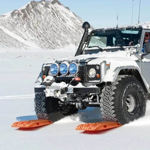 VEVOR 10 TONNEN Traktionsbretter mit PP-Material, Bergungsbretter für Geländefahrzeuge/Autos/Pickups/SUVs/Wohnmobile, Paar Reifen-Traktionsmatten auf Schnee, Sand, Schlamm und losem Untergrund, Aufbewahrungstasche, lang, orange – Bild 7