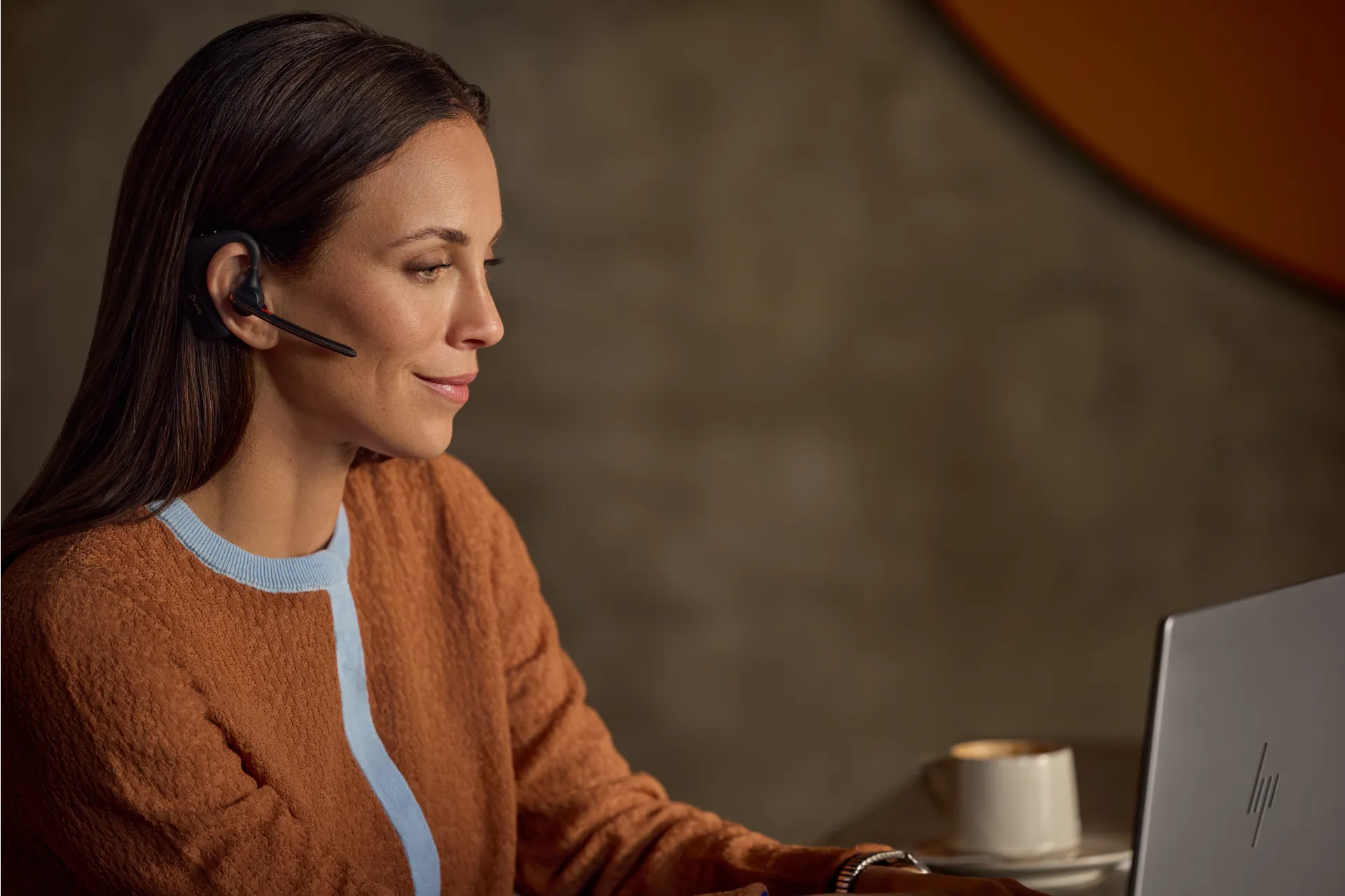 HP Poly Voyager Legend 50 Headset – Bild 4