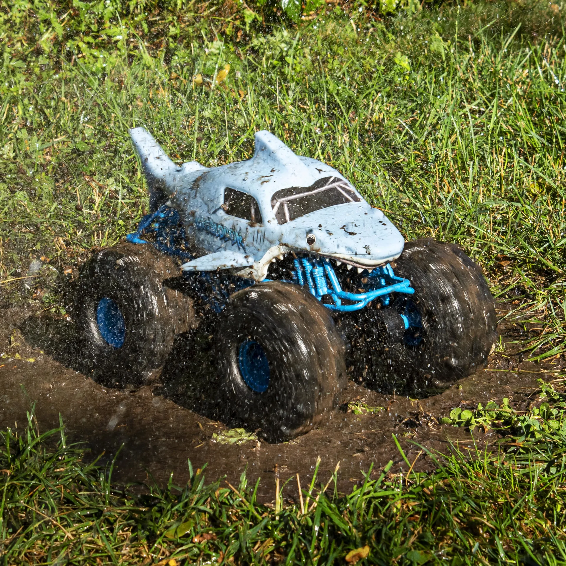 Monster Jam - Megalodon Storm, ferngesteuertes Amphibienfahrzeug – Bild 6