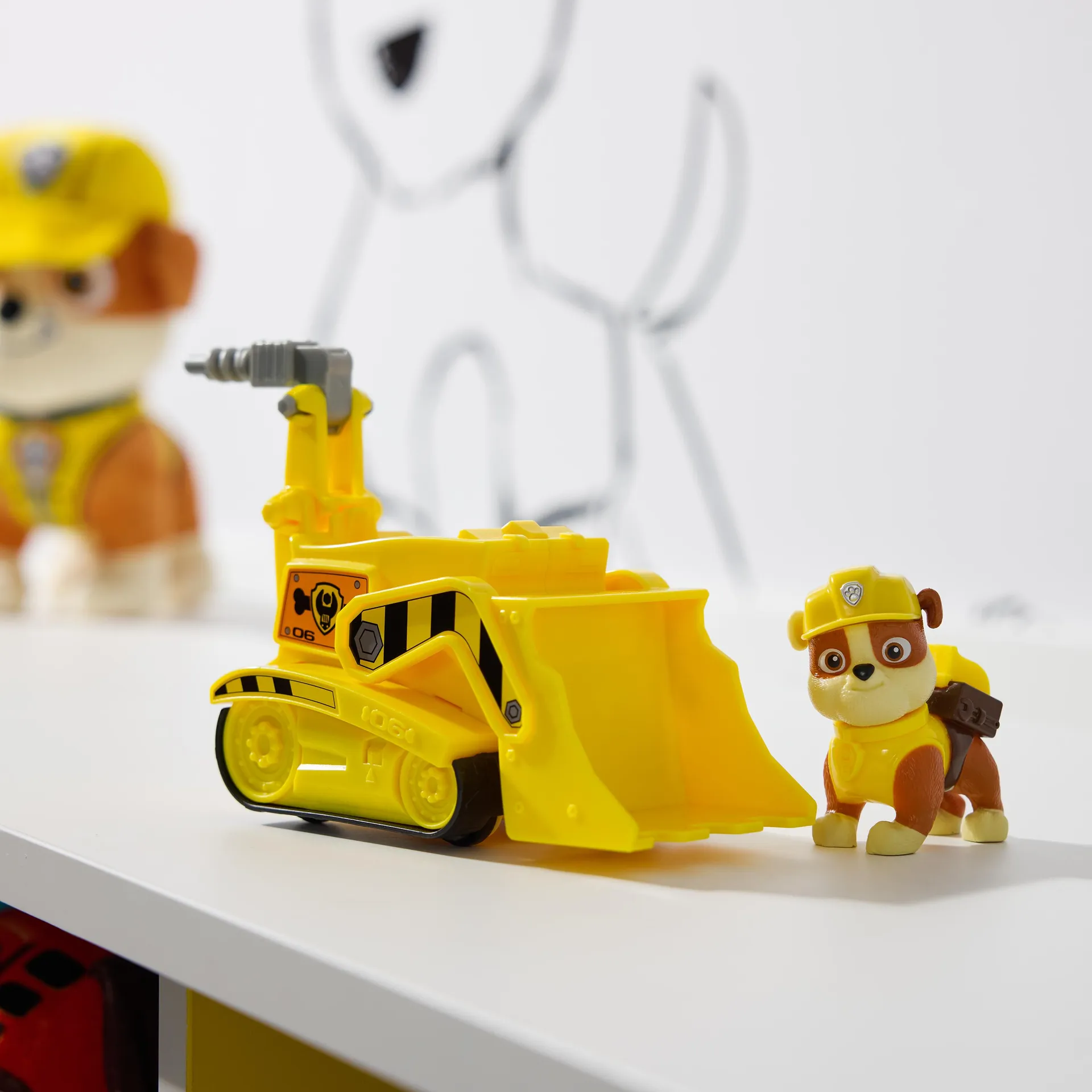 PAW Patrol - Rubble-Figur mit Bulldozer-Baufahrzeug, stabiles Basis-Fahrzeug (2025), authentisches Spielzeug zur Serie für Kinder ab 3 Jahren – Bild 2