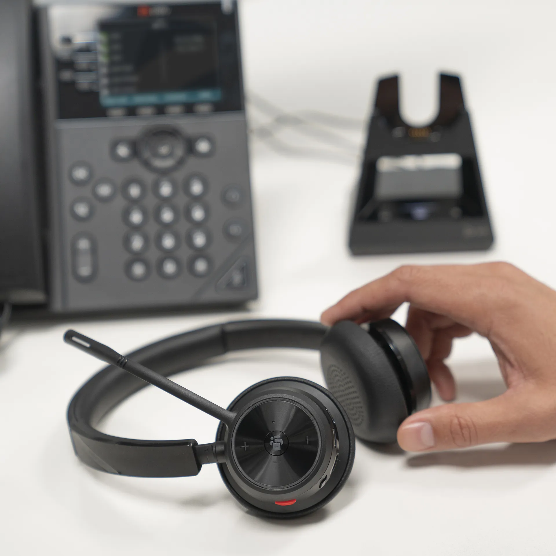 HP Poly Voyager 4320-M + USB-A-an-USB-C-Kabel + BT700 Dongle – Bild 3