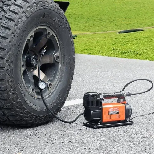 VEVOR Tragbarer 12-V-Reifenfüller, 7,06 CFM Hochleistungs-Luftkompressor, 150 PSI Offroad-Luftpumpe mit Adaptern für Auto, SUV, Wohnmobil, LKW – Inklusive 6,5 Fuß Netzkabel, 26 Fuß Luftschlauch mit Druckmesser, Tragetasche – Bild 7