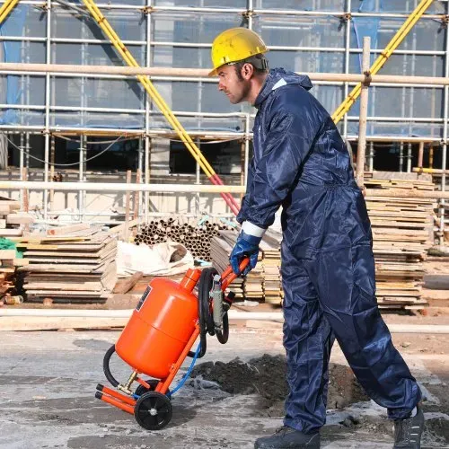 VEVOR Mobiles Sandstrahlgerät 18,92 L Sandstrahlanlage 243,84 cm ArbeitsschlauchSandstrahler 60–110 PSI Arbeitsdruck ideal zum Entfernen von Rost, Farbe, Flecken und das Polieren großer Flächen – Bild 7