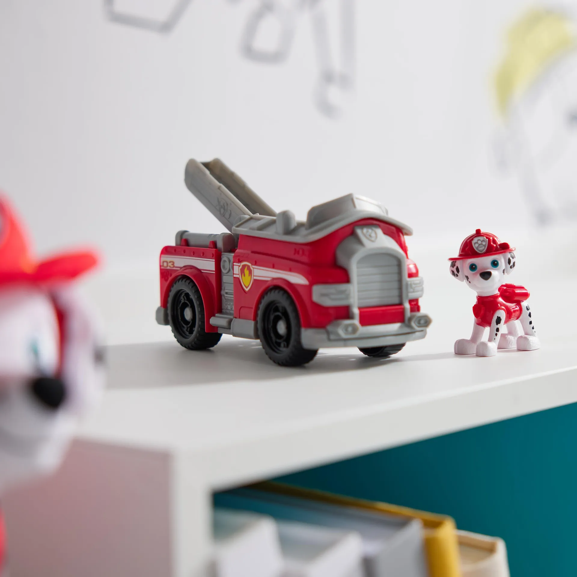 PAW Patrol - Marshall-Figur mit Feuerwehr-Fahrzeug, stabiles Basis-Fahrzeug (2025), authentisches Spielzeug zur Serie für Kinder ab 3 Jahren – Bild 2