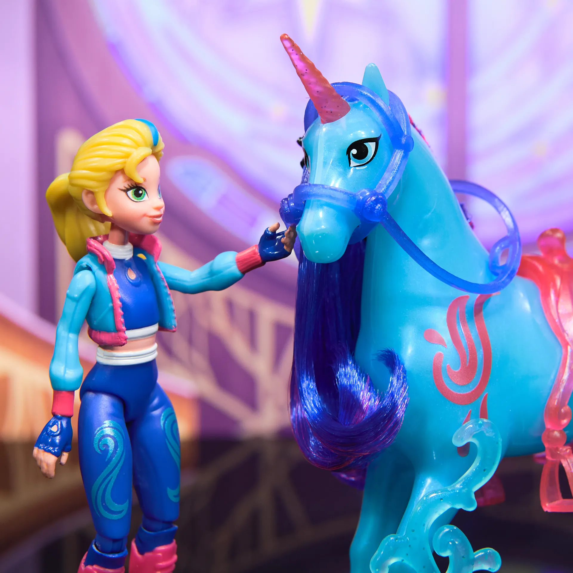Unicorn Academy - Isabel und Einhorn River mit echter Mähne und Schweif sowie Bürste, ca. 12 cm große Originalfiguren zur beliebten Netflix Serie, für Kinder ab 4 Jahren – Bild 5