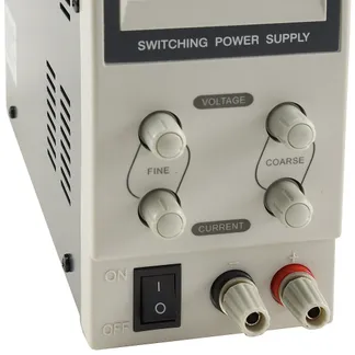 Regelbares Labornetzgerät „CTL-3010“ beleuchtete LCD Anzeige, 0-30V, 0-10A Regelbares Labornetzgerät „CTL-3010“ beleuchtete LCD Anzeige, 0-30V, 0-10A