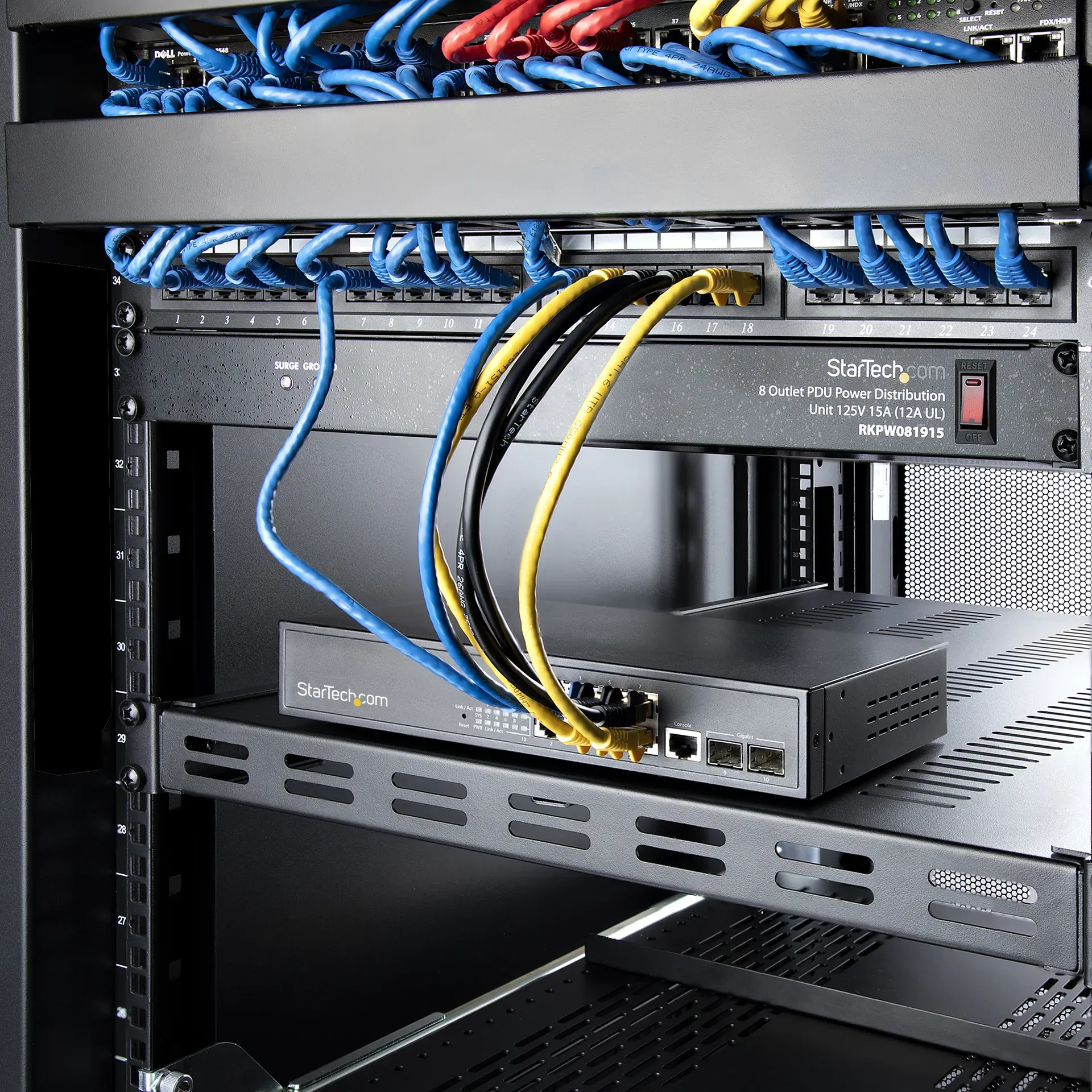 StarTech.com 1 HE Verstellbares Belüftetes Rack Fachboden - 150 kg - Verstellbare Einbautiefe 49,5 bis 97,4 cm - Universales Ablagefach für 19 Zoll AV, Netzwerk und Belüftetes Racks/Schränke - 70 cm tief – Bild 6