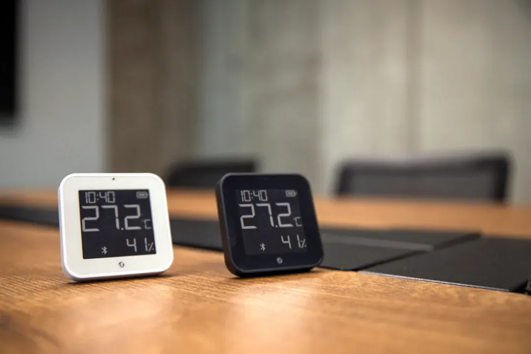 Shelly · Plug & Play · "Blu ZB H&T Black" · Temperatur- & Feuchtigkeitssensor · Bluetooth · Zigbee · Batterie · Schwarz – Bild 5