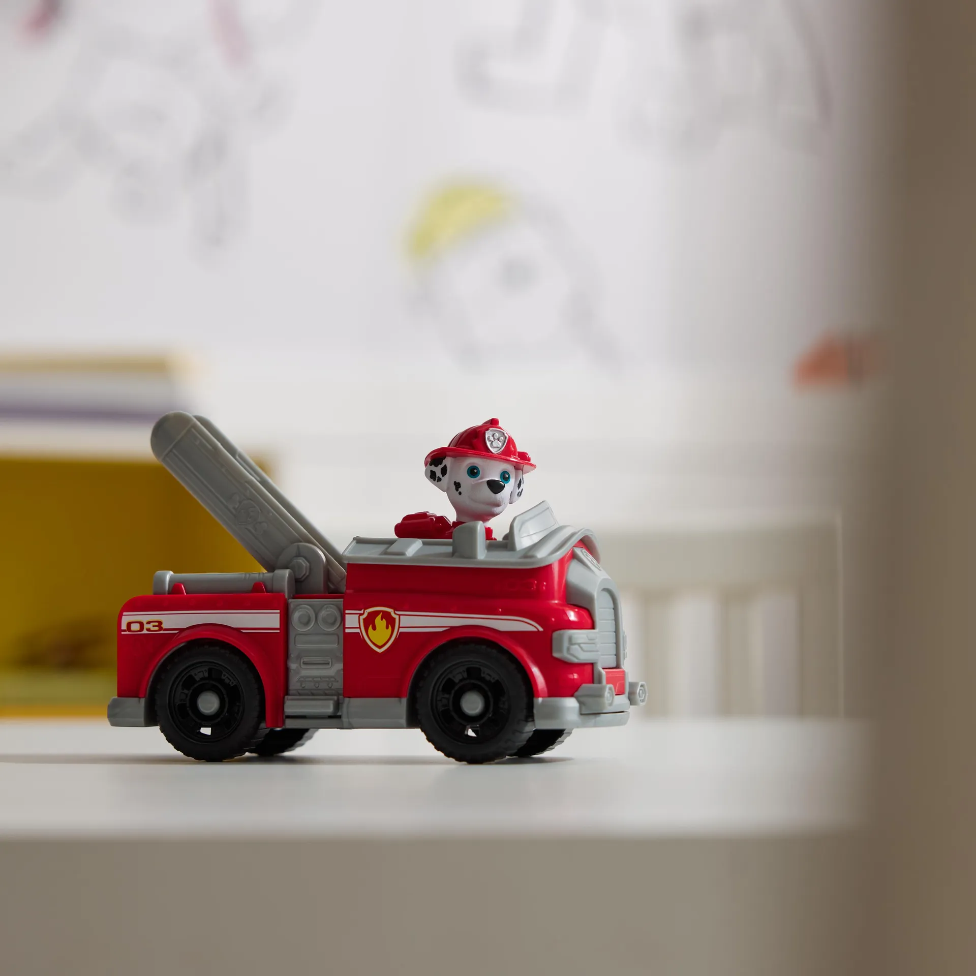 PAW Patrol - Marshall-Figur mit Feuerwehr-Fahrzeug, stabiles Basis-Fahrzeug (2025), authentisches Spielzeug zur Serie für Kinder ab 3 Jahren – Bild 5