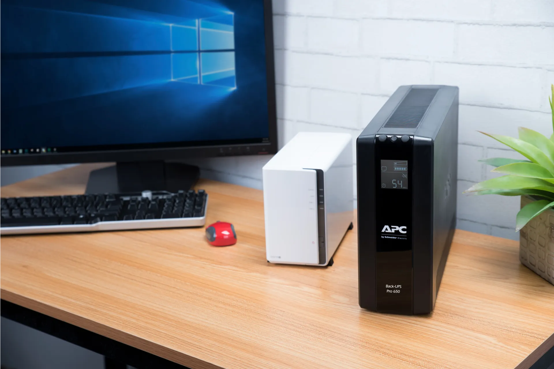 APC Back-UPS PRO BR650MI – USV, 6x C13 Ausgang, USB, 650VA – Bild 6