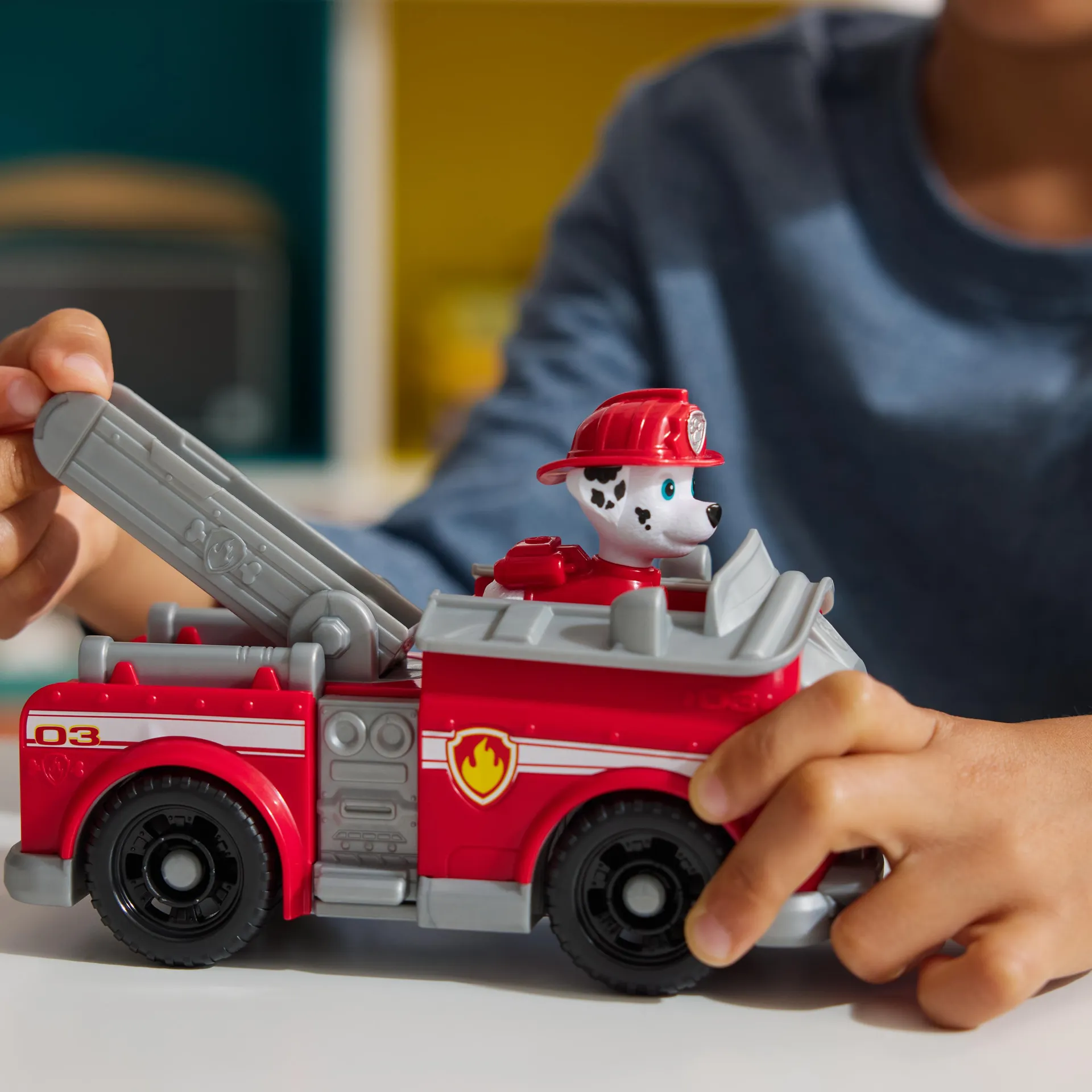 PAW Patrol - Marshall-Figur mit Feuerwehr-Fahrzeug, stabiles Basis-Fahrzeug (2025), authentisches Spielzeug zur Serie für Kinder ab 3 Jahren – Bild 3