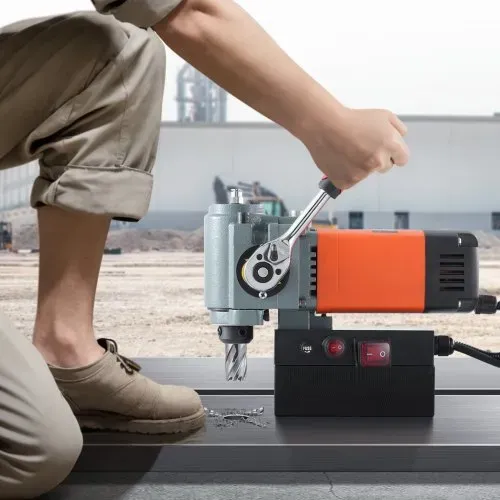 VEVOR Magnetbohrmaschine, Kernbohrmaschine 1300 W, flache tragbare Magnetbohrmaschine mit Kühlvorrichtung und Überlastschutz, Magnetpresse für Geräteinstallation, Industrie, Metallbearbeitung, Orange – Bild 7
