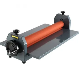 VEVOR Kaltlaminator 750 mm manueller klapptischer Fotofilm-Rollenlaminator aus dickem Eisenmetall mit Weichgummirollen, vier rutschfesten einstellbaren Gummifüßen für Foto-, Werbe Kopierbetriebe VEVOR Kaltlaminator 750 mm manueller klapptischer Fotofilm-Rollenlaminator aus dickem Eisenmetall mit Weichgummirollen, vier rutschfesten einstellbaren Gummifüßen für Foto-, Werbe Kopierbetriebe