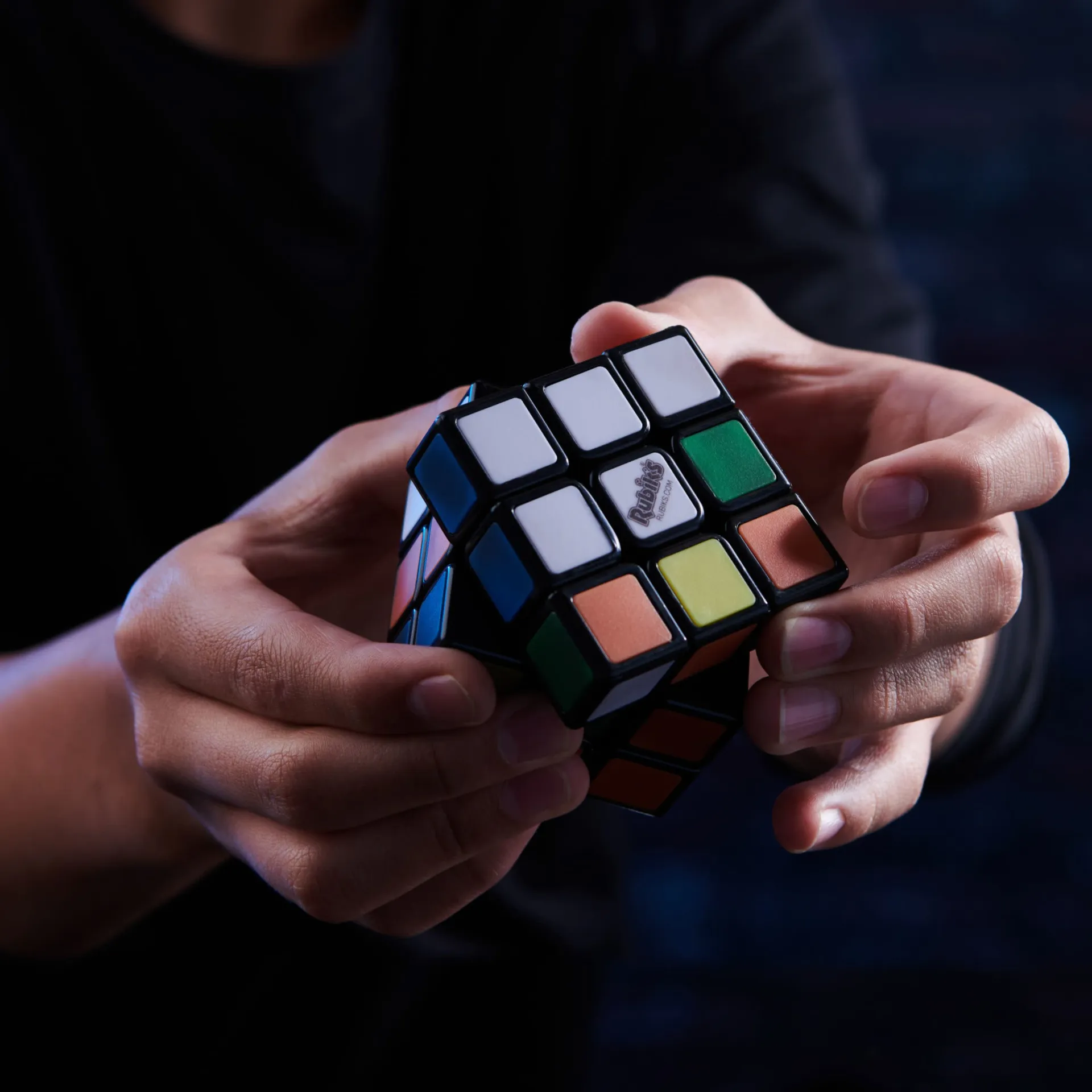 Rubik’s Phantom 3x3 Zauberwürfel, der klassische 3x3 Cube mit Thermo-Twist, die Farbfelder leuchten erst bei warmer Berührung, für Logik Akrobaten ab 8 Jahren – Bild 3