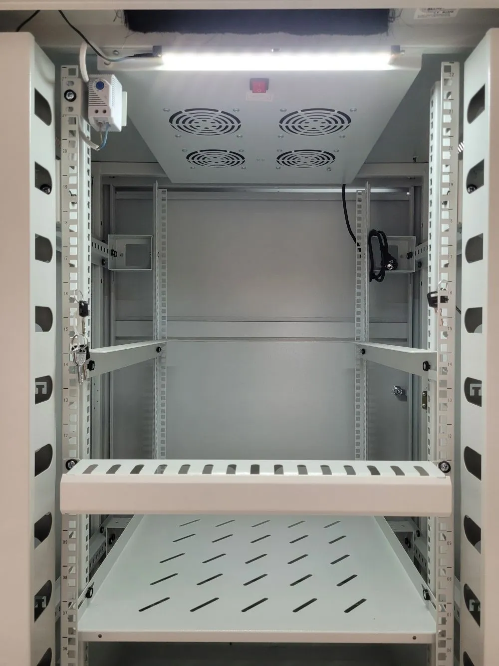 ALLNET 19"zbh. Schrankbeleuchtung, LED mit Magnetbefestigung und Netzteil, B458mm, Synergy 21 – Bild 10