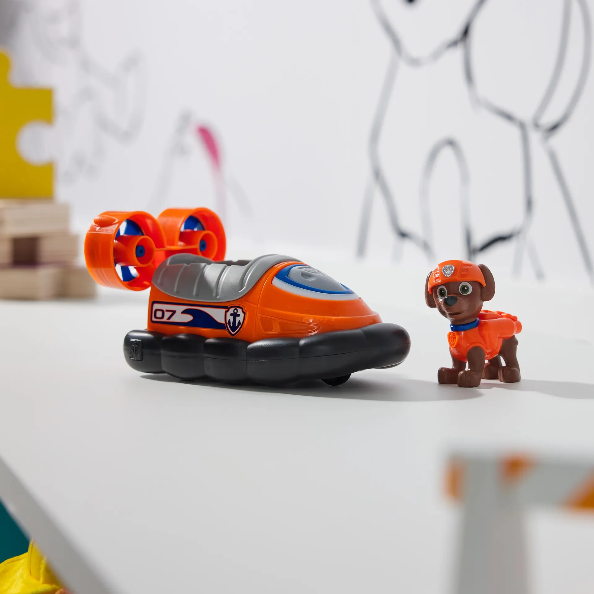 PAW Patrol - Zuma-Figur mit Luftkissen-Boot, stabiles Basis-Fahrzeug (2025), authentisches Spielzeug zur Serie für Kinder ab 3 Jahren – Bild 2