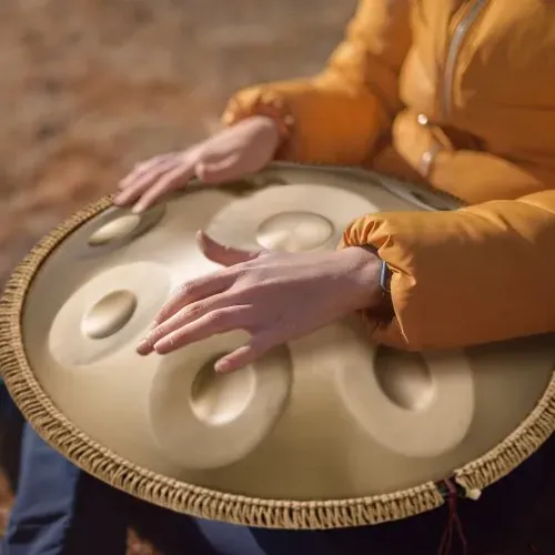 VEVOR Handpan, 55 cm, 9 Noten, D-Moll-Handtrommel, Drum-Instrument mit Schlägeln, 440-Hz-Handpan-Ständer & Tragetasche, Heilende Klangtrommel aus Stahl, Schlaginstrumente für Erwachsene & Anfänger – Bild 7