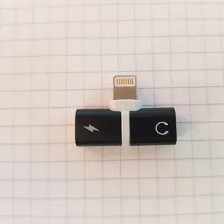 Synergy 21 iPhone Adapter zum Aufladen + Kopfhöreranschluss Synergy 21 iPhone Adapter zum Aufladen + Kopfhöreranschluss