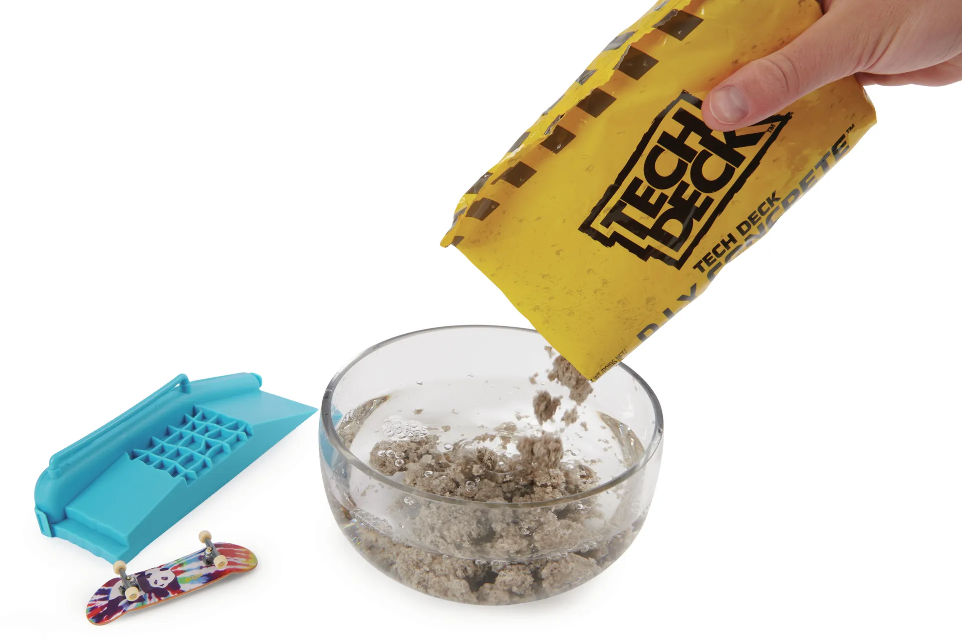 Tech Deck Concrete - Fingerboard-Rampe zum Selberbauen aus wiederverwendbarem Beton-Material, mit Fingerboard von Enjoi, ab 6 Jahren – Bild 3