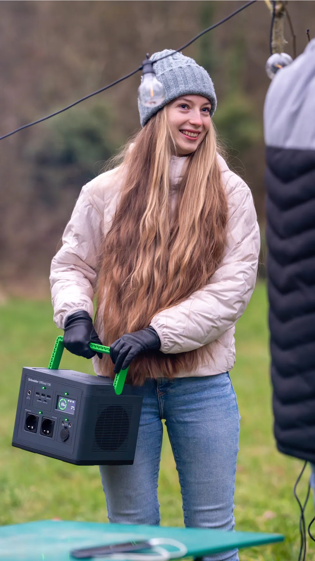 APC SE OffGrid Portable Power Station 730 – Li-Ionen-Akku, LCD, 2x Schuko Ausgänge, 3x USB-A, 2x USB-C, 3x 12V, kabelloses Ladegerät – Bild 5